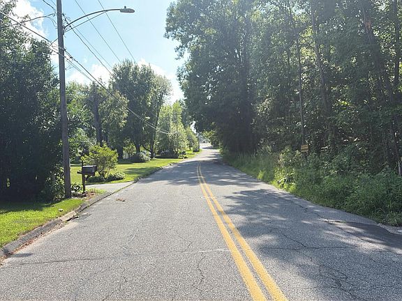 4th image of 10 Armbruster Rd