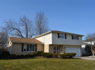 298 Red Oak Dr, Williamsville, NY 14221