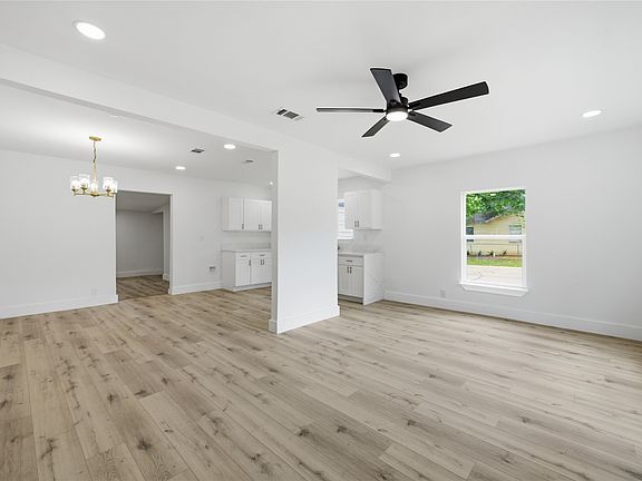 4th image of 2700 Vogt St