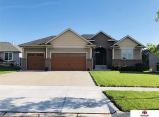 9648 White Pine Rd, Lincoln, NE 68505