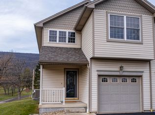 101 Augusta Dr, Hollidaysburg, PA 16648