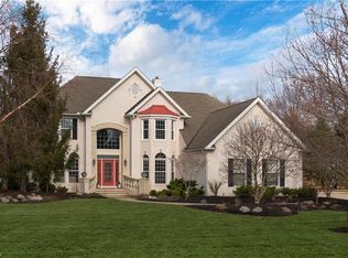 28642 Weybridge Dr, Westlake, OH 44145