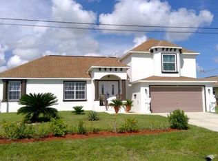 706 SE 8th Pl, Cape Coral, FL 33990
