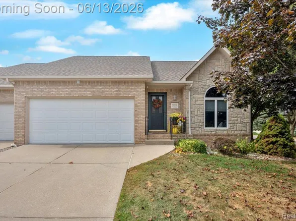 6052 Belmont Ct, Grand Blanc, MI 48439
