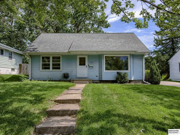 725 N 77th Ave, Omaha, NE 68114