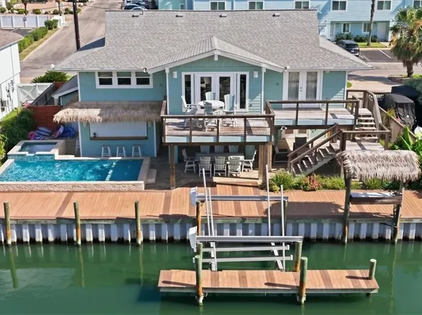 20 Mazatlan Dr, Rockport, TX 78382