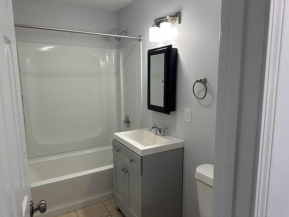 4th image of 1017 Pailet Ave Unit 9