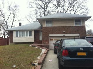 566 Cambridge Ave, Westbury, NY 11590