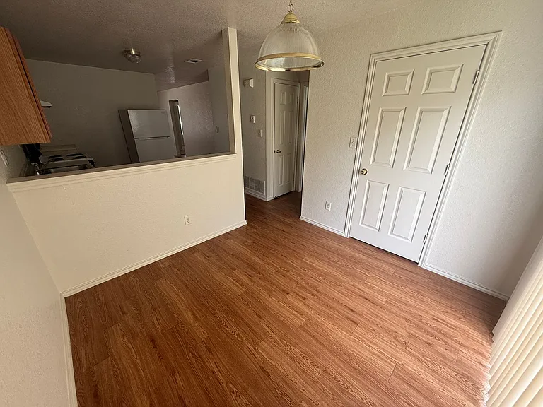 3301 Hereford Ln — Photo 12