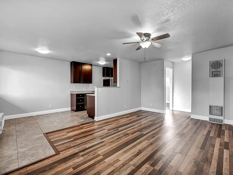 Carlin Apartments — Photo 5