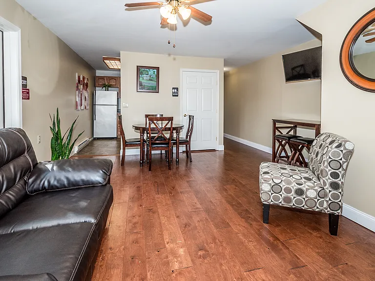 Lincoln Ridge Apartments — Photo 12