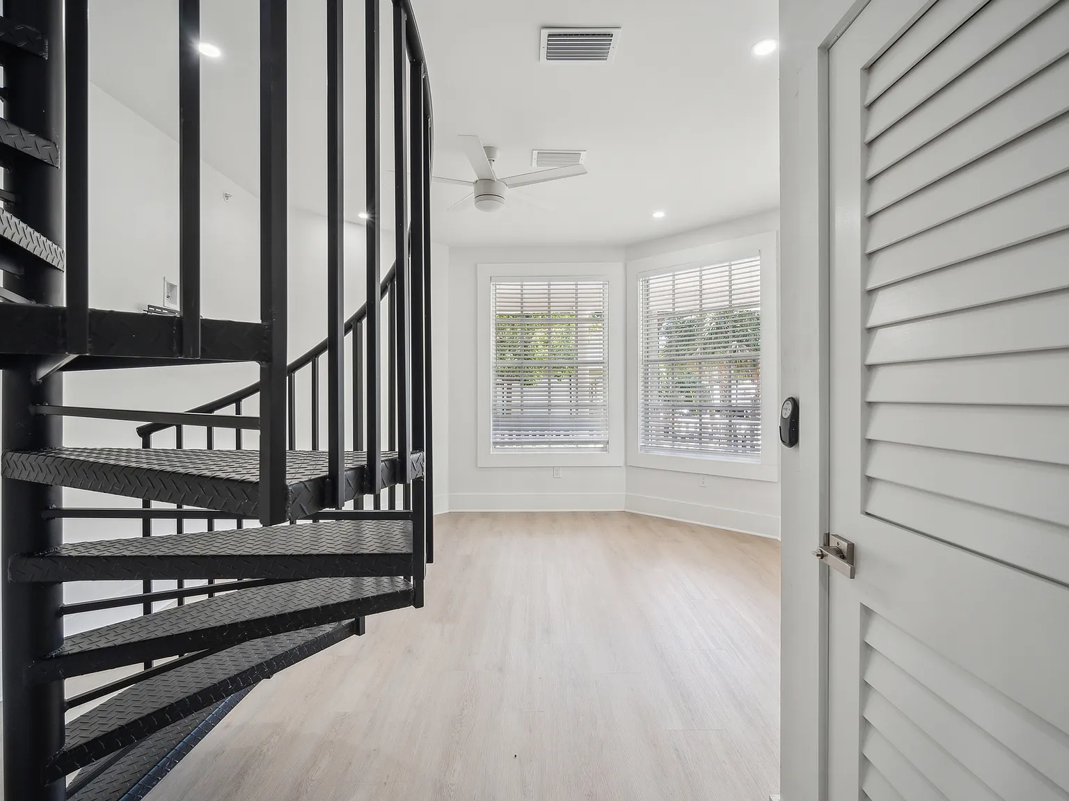1 bed, 1.5 bath, 645 sqft, $2,495 — Photo 3
