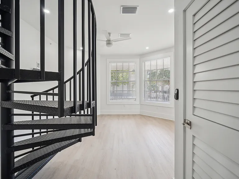 326 S Plant Ave #1 — Photo 3