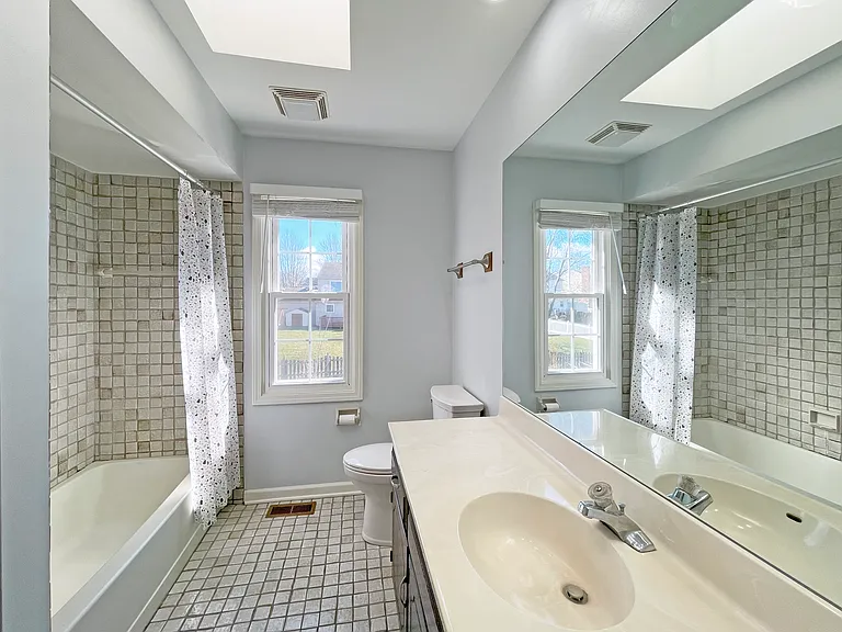 1528 E Bailey Rd — Photo 11