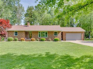 1053 Blossom Dr, New Franklin, OH 44319