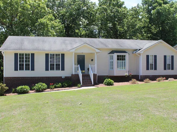 110 Georgia Manor Ln, Trussville, AL 35173