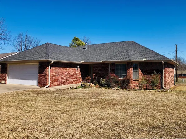 918 Hillcrest Dr, Cushing, OK 74023