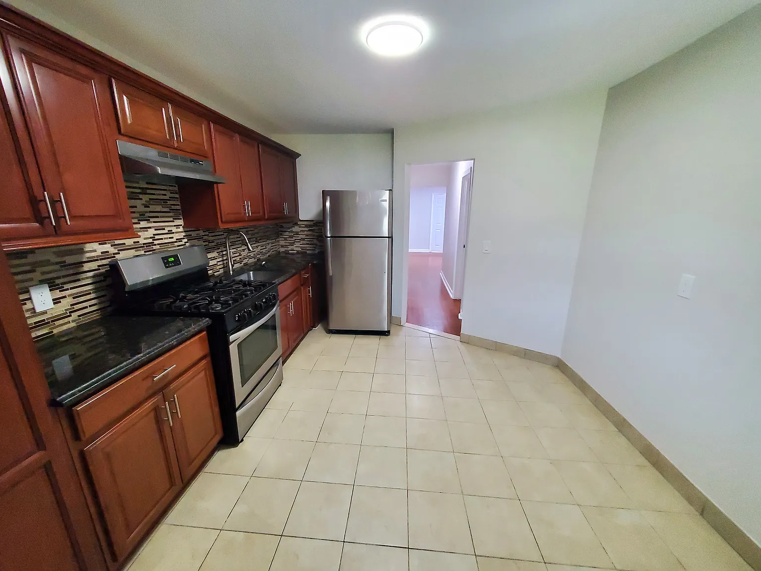 3 bed, 3200 sqft, $3,200 — Photo 2
