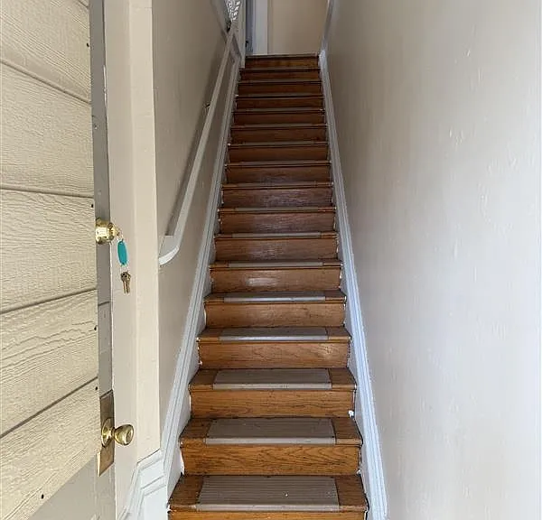 406 E Prospect Ter — Photo 2