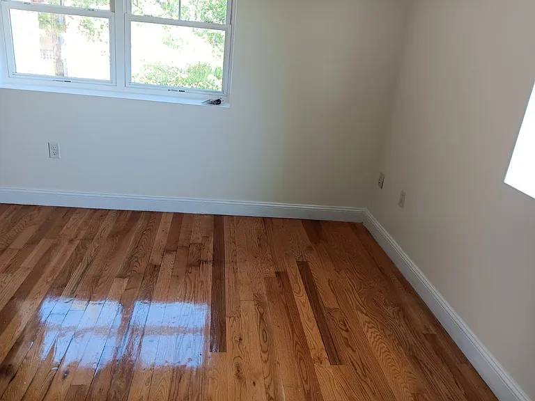232 Shephard Ave — Photo 4