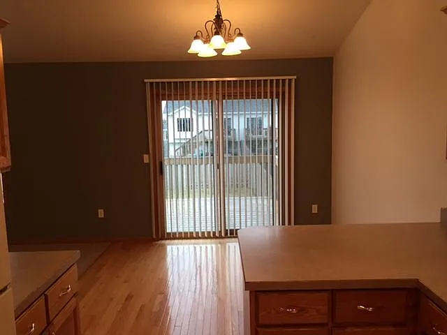 3 bed, 1875 sqft, $1,950 — Photo 4