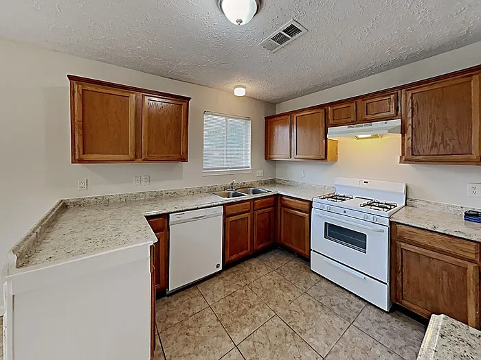 907 Briarcreek Dr — Photo 6