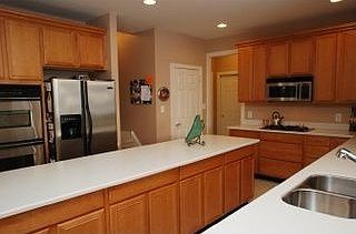 4th image of 157 Candlewyck Dr