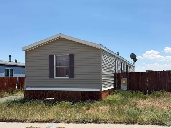 802 Apple Ave, Rawlins, WY 82301