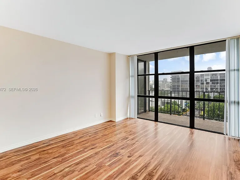 1000 Parkview Dr #614 — Photo 11
