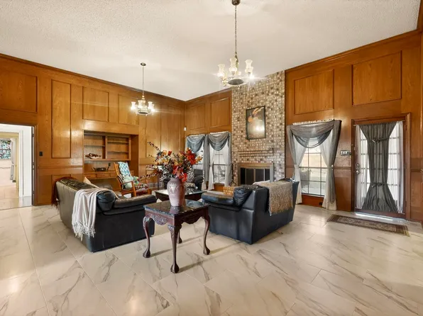 922 S Greenstone Ln, Duncanville, TX 75137