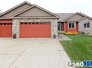 4008 Lakewood Ln, Des Moines, IA 50320
