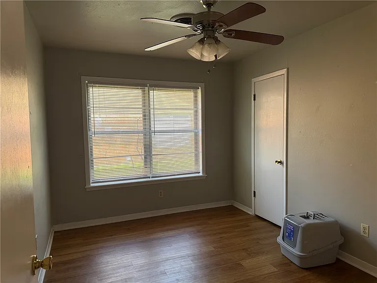 1403 Village Dr — Photo 10