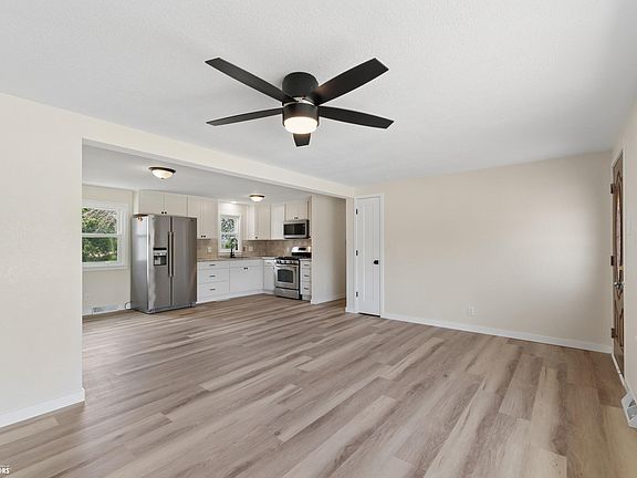 5th image of 90 Seymour Ave