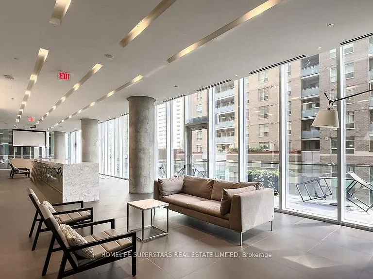 15 Grenville St #602 — Photo 2