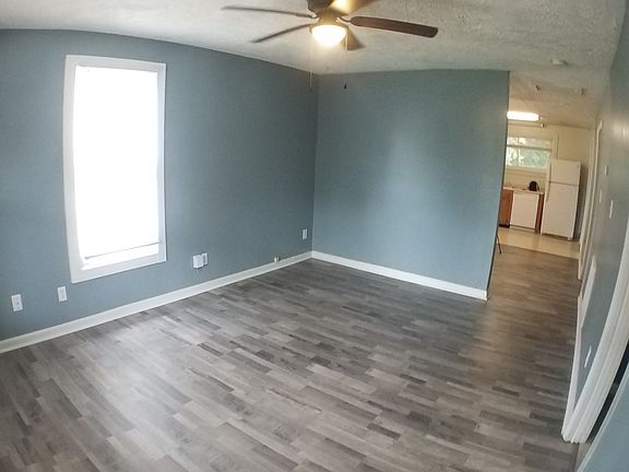 2nd image of 929 Radford Pl