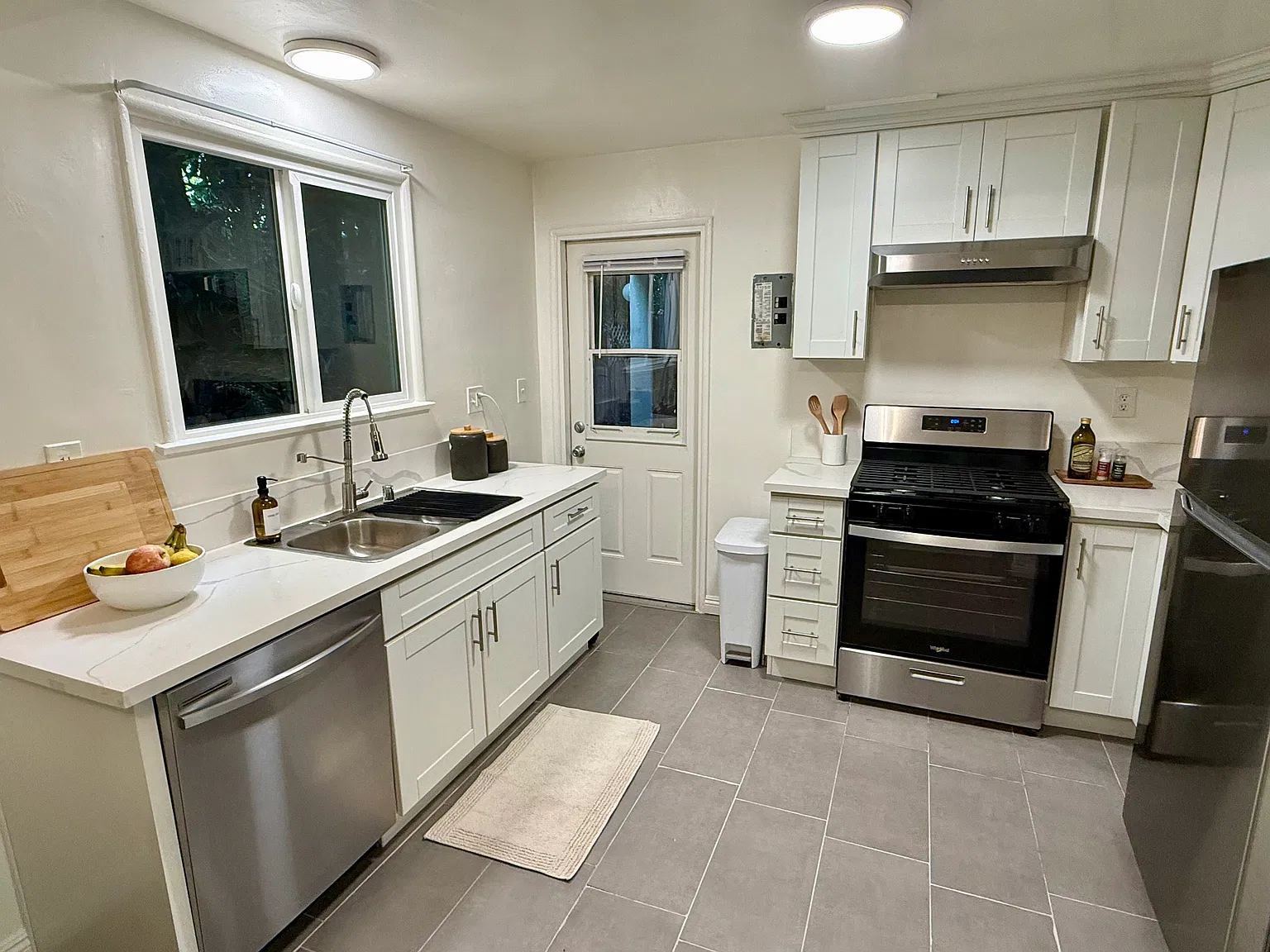 2 bed, 950 sqft, $1,565 — Photo 2