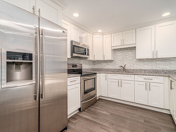 2nd image of 2333 N Neva Ave APT 313C