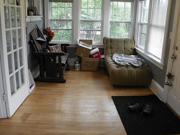 3rd image of 208 2nd Ave S