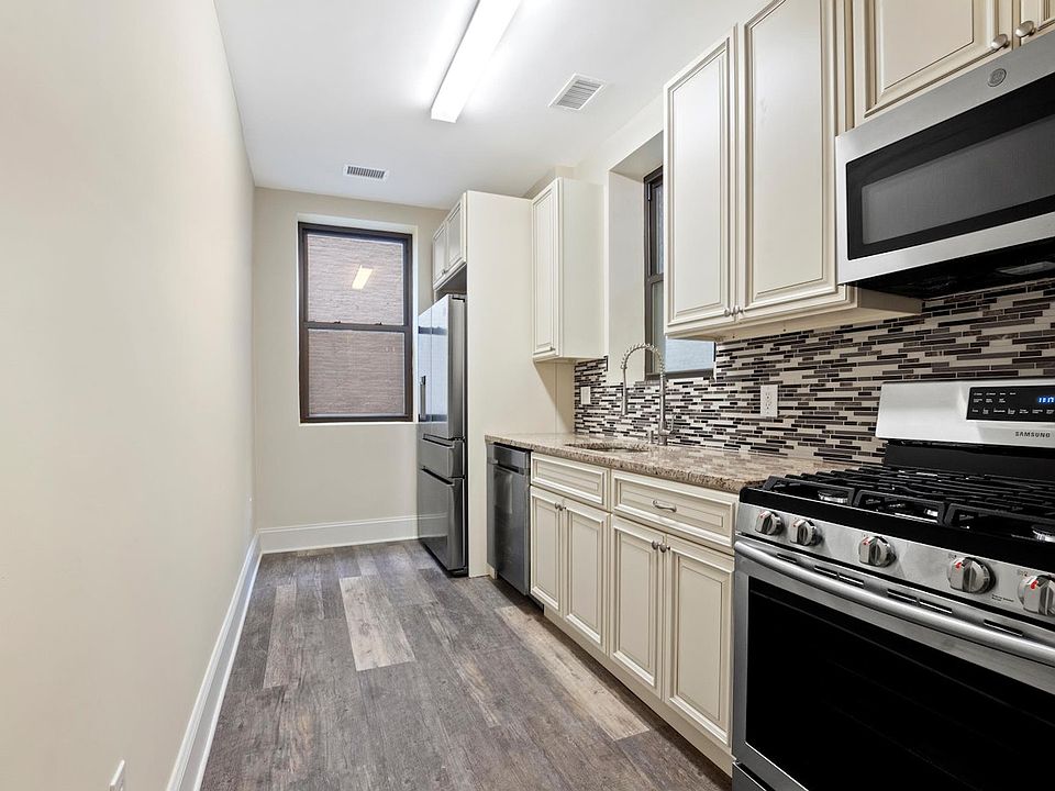 1st image of 340 Manhattan Ave #3