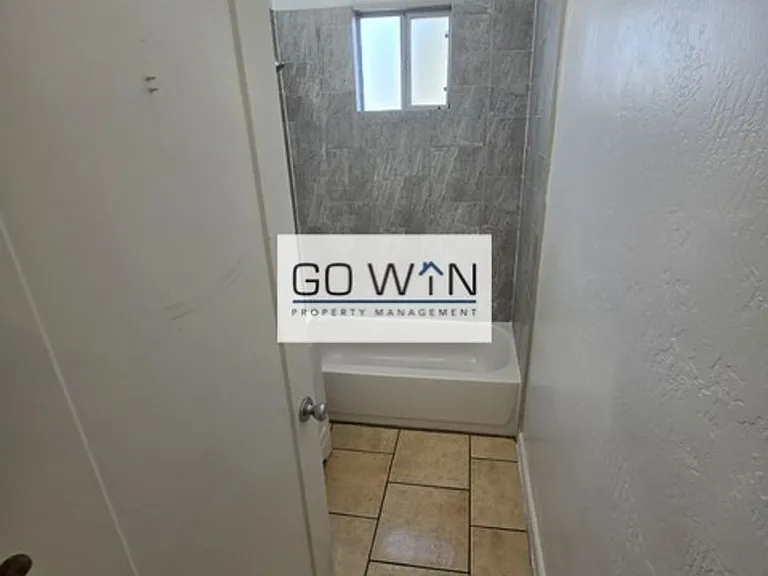 1832 E Harvard St — Photo 10