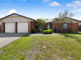 316 SE Camelot Dr, Lawton, OK 73501