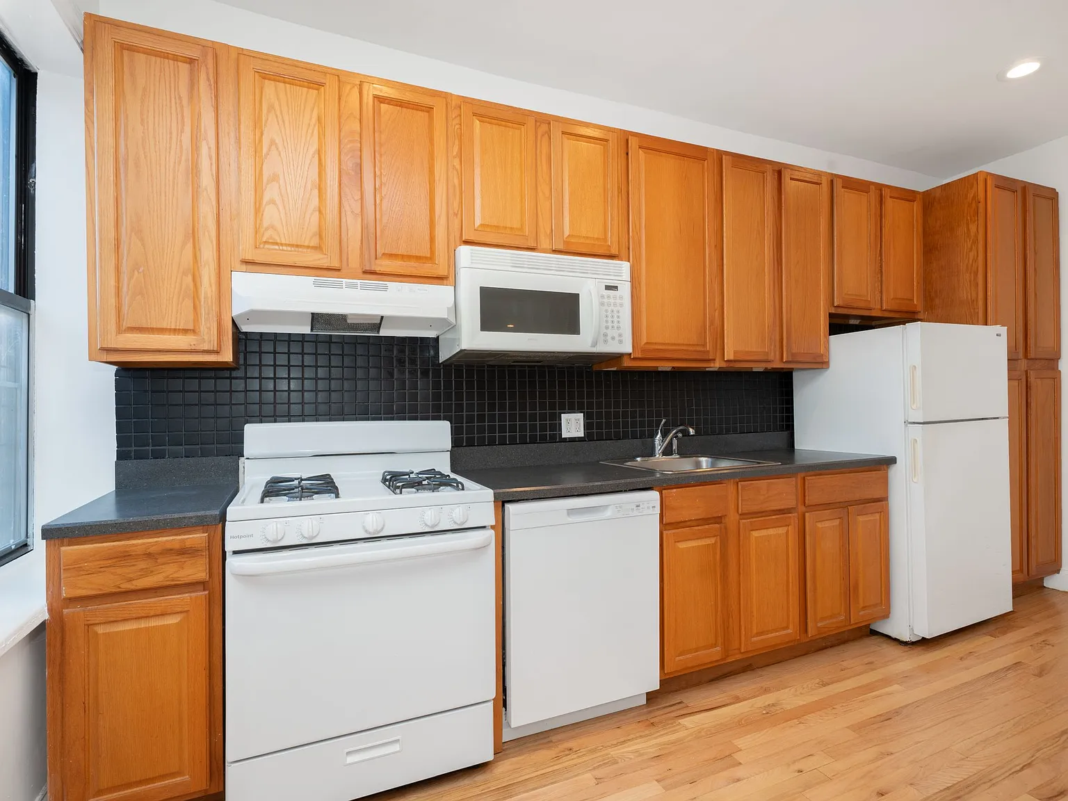 20 Sickles Street — Photo 4