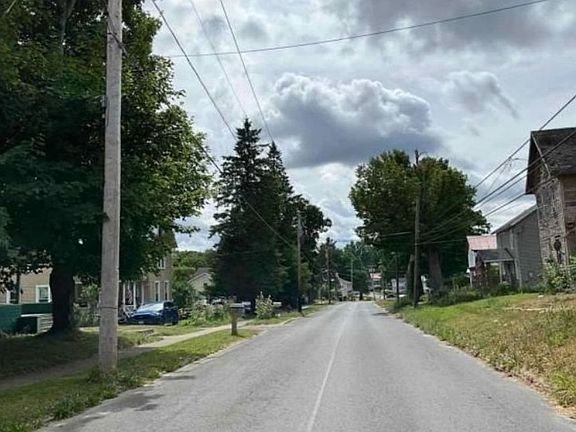 Exterior Neighborhood (street photo)