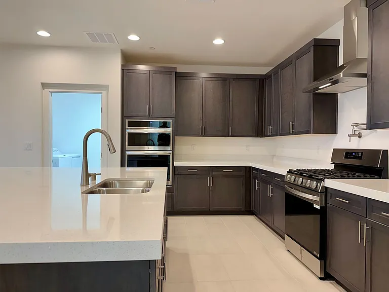400 S Jena St — Photo 10