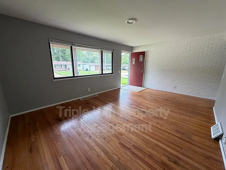 10319 Varnum Dr — Photo 8
