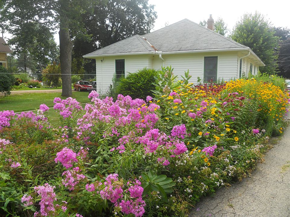 2nd image of 714 N Main St