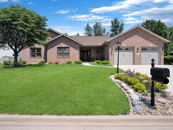 1842 Kern Rd, Washington, IL 61571