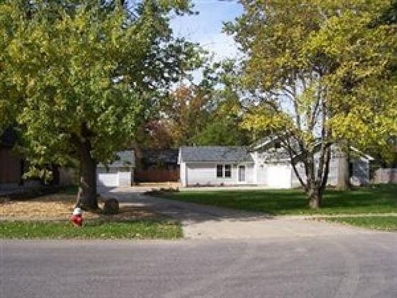 3rd image of 826 Lakewood Beach Dr