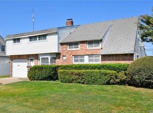 129 Orchid Rd, Levittown, NY 11756