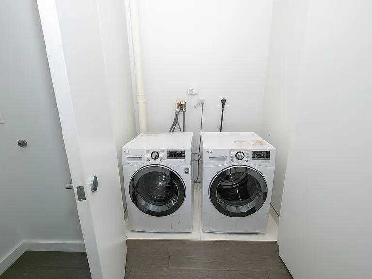One Park Condos — Photo 22